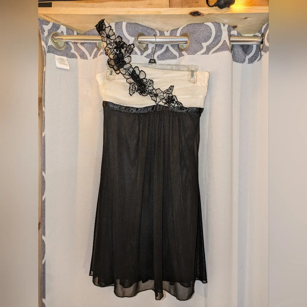 Black and white mini cocktail dress Size 13/14.